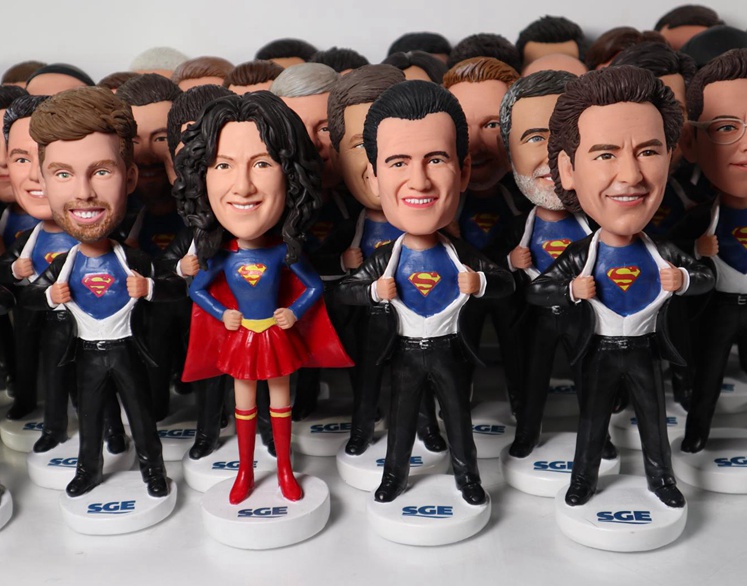 Wholesale identical golf bobbleheads (10–2000 pieces), great for retirement party gifts
